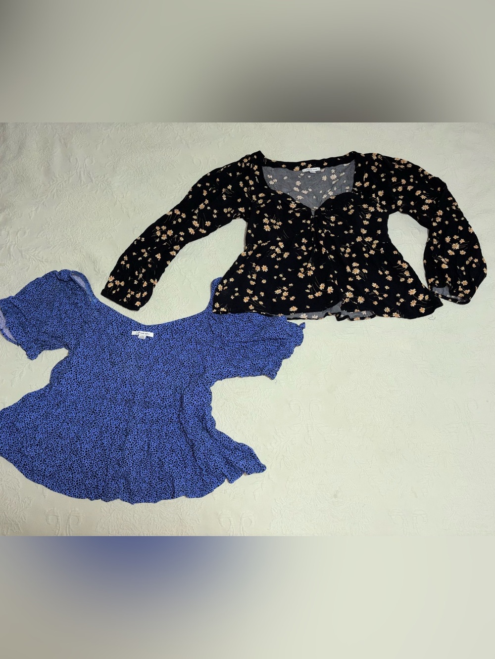 2 American Eagle Tops Babydoll Peplum Puff Sleeve Large Black Floral Blue Dots